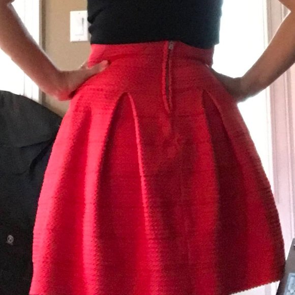 Red puffy skirt - Picture 3 of 5
